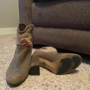 Honesty 38 western high heeled bootie